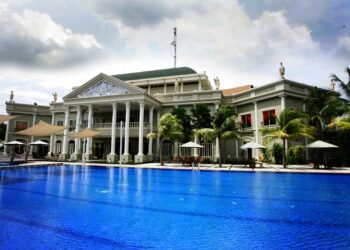 kolam renang bukit mas