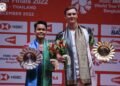 Ginting dan Axelsen di Podium BWF World Tour Finasl 2022 (Foto: PBSI)