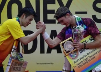 Kunlavut Vitidsarn dan Viktor Axelsendi Podium India Open 2023 (Foto: BWF)