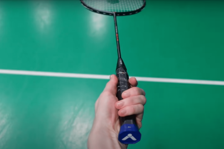 Cara Memegang Raket Badminton yang Benar (Foto: badmintonweekly.com)