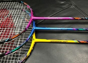 Raket Badminton Yonex (Foto: wallpapersafari.com)