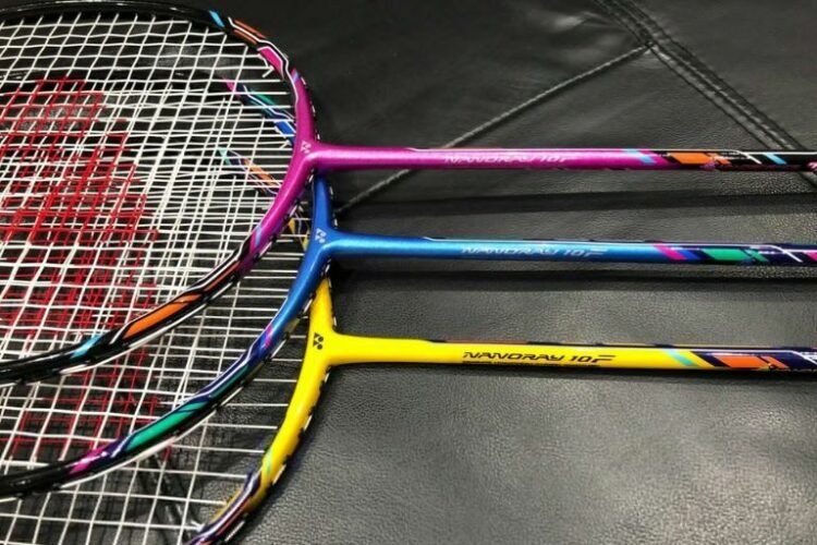 Raket Badminton Yonex (Foto: wallpapersafari.com)
