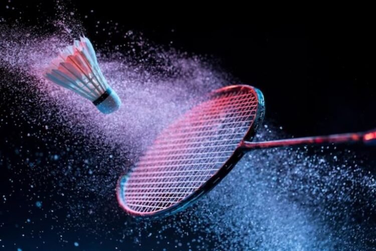 Raket Badminton Untuk Smash Keras (Foto: freepik.com)