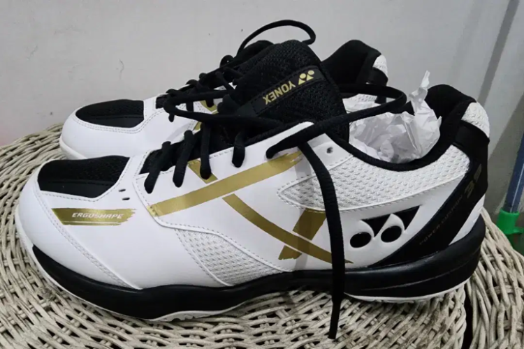 Rekomendasi Sepatu Badminton Yonex (Foto: olx.co.id)