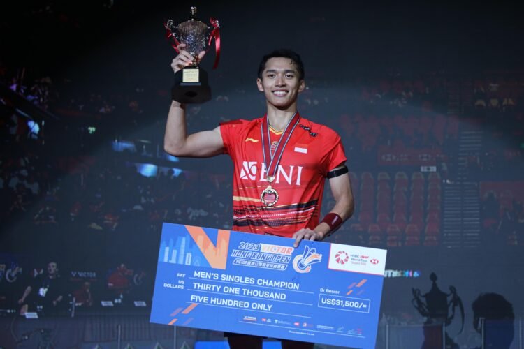 Jonatan Christie di Podium Hong Kong Open 2023 (Foto: PBSI)