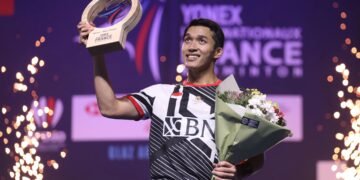 Jonatan Christie di Podium French Open 2023 (Foto: PBSI)