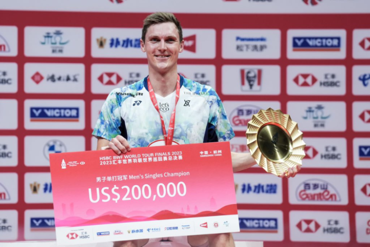 Viktor Axelsen di Podium BWF World Tour Finals 2023 (Foto: BWF)