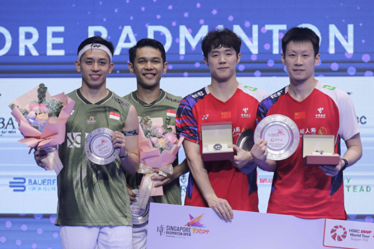 Fajar Alfian/Muhammad Rian Ardianto di Podium Singapore Open 2024 (Foto: PBSI)