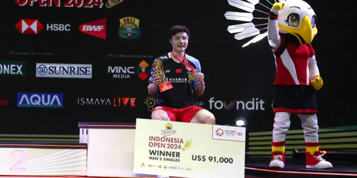 Shi Yu Qi di Podium Indonesia Open 2024 (Foto: PBSI)