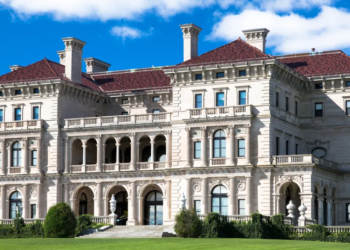 Menjelajahi Pesona dan Makna Rumah Bersejarah di Dunia